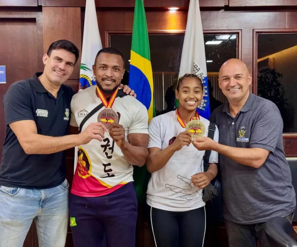 Prefeito Fábio do Pastel Celebra Conquista Histórica de Atletas de Taekwondo Imagem do artigo