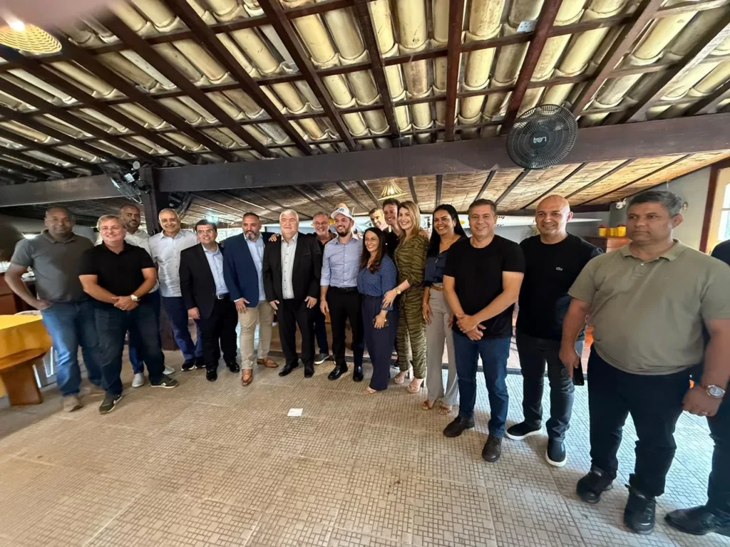 Bastidores da Política na Região dos Lagos: Apoio a Bacellar em Almoço Especial Imagem do artigo