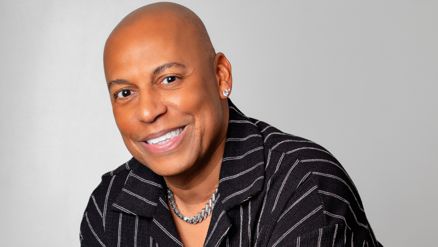 Délcio Luiz Comemora Aniversário com Show Imperdível no Renascença Clube Imagem do artigo