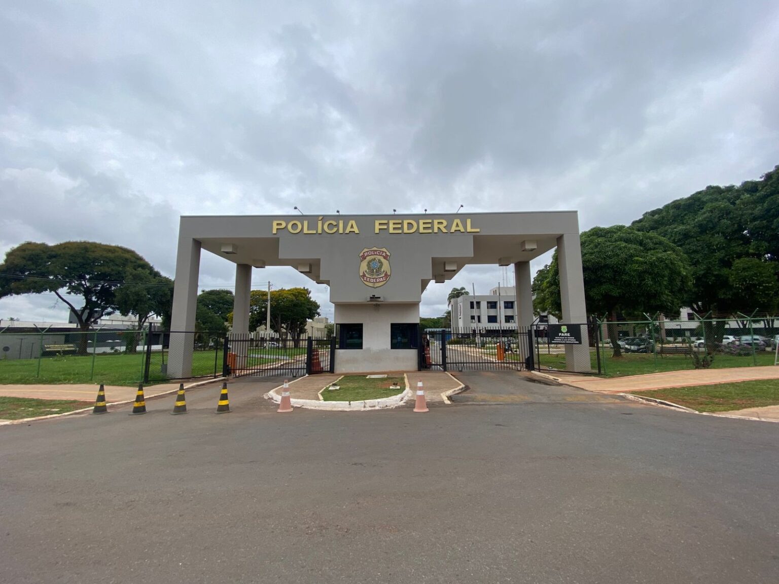 Lula e Bolsonaro: Bloqueio de Benefícios de Ex-Presidentes em Debate Imagem do artigo