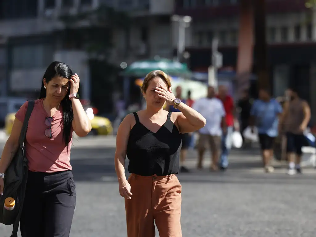 Calor Extremo no Rio de Janeiro: 300 Pessoas Buscam Atendimento Médico