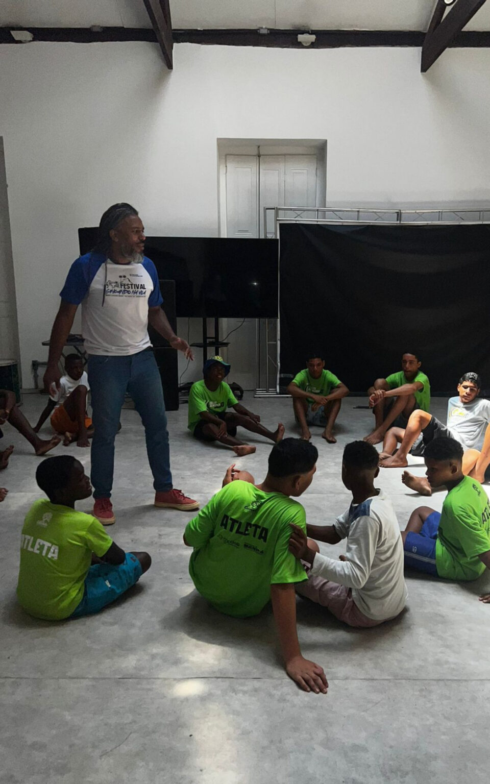 Casa de Cultura Volta do Mundo: Transformando Vidas com Capoeira e Arte