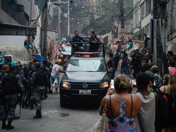 Deputado Carlos Minc Contesta Gratificação Faroeste no Rio de Janeiro