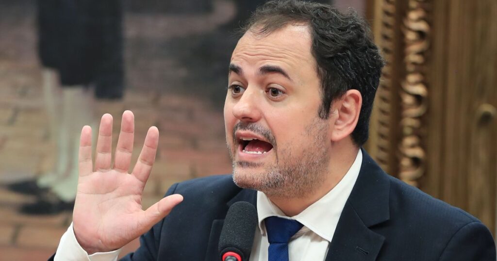 Ato de Glauber Braga Aumenta Risco de Cassação do Mandato, Afirmam Aliados Imagem do artigo