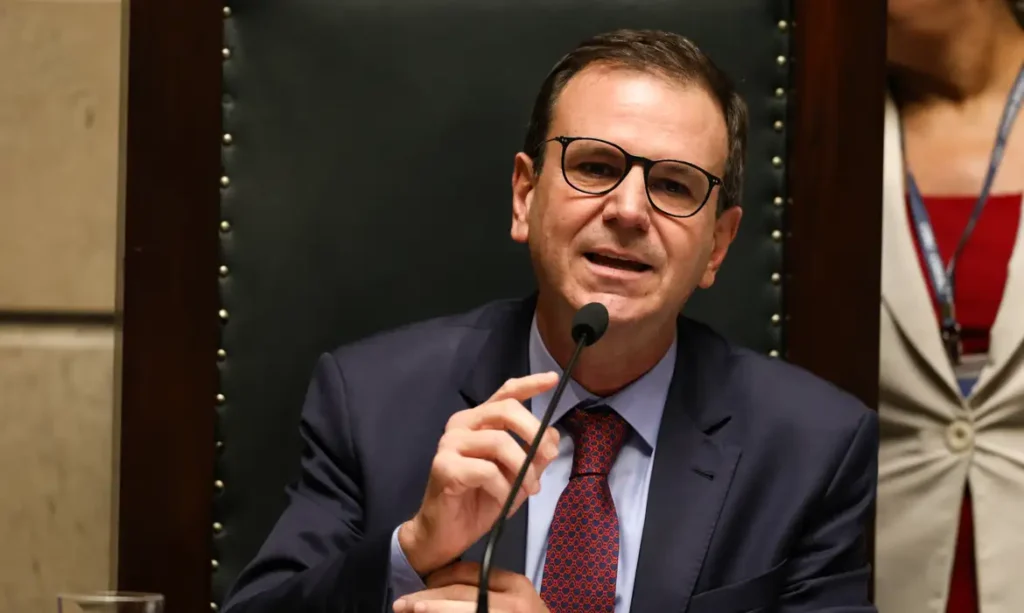 Eduardo Paes Denuncia 'Forças Ocultas' que Afetam Política Aeronáutica no Galeão