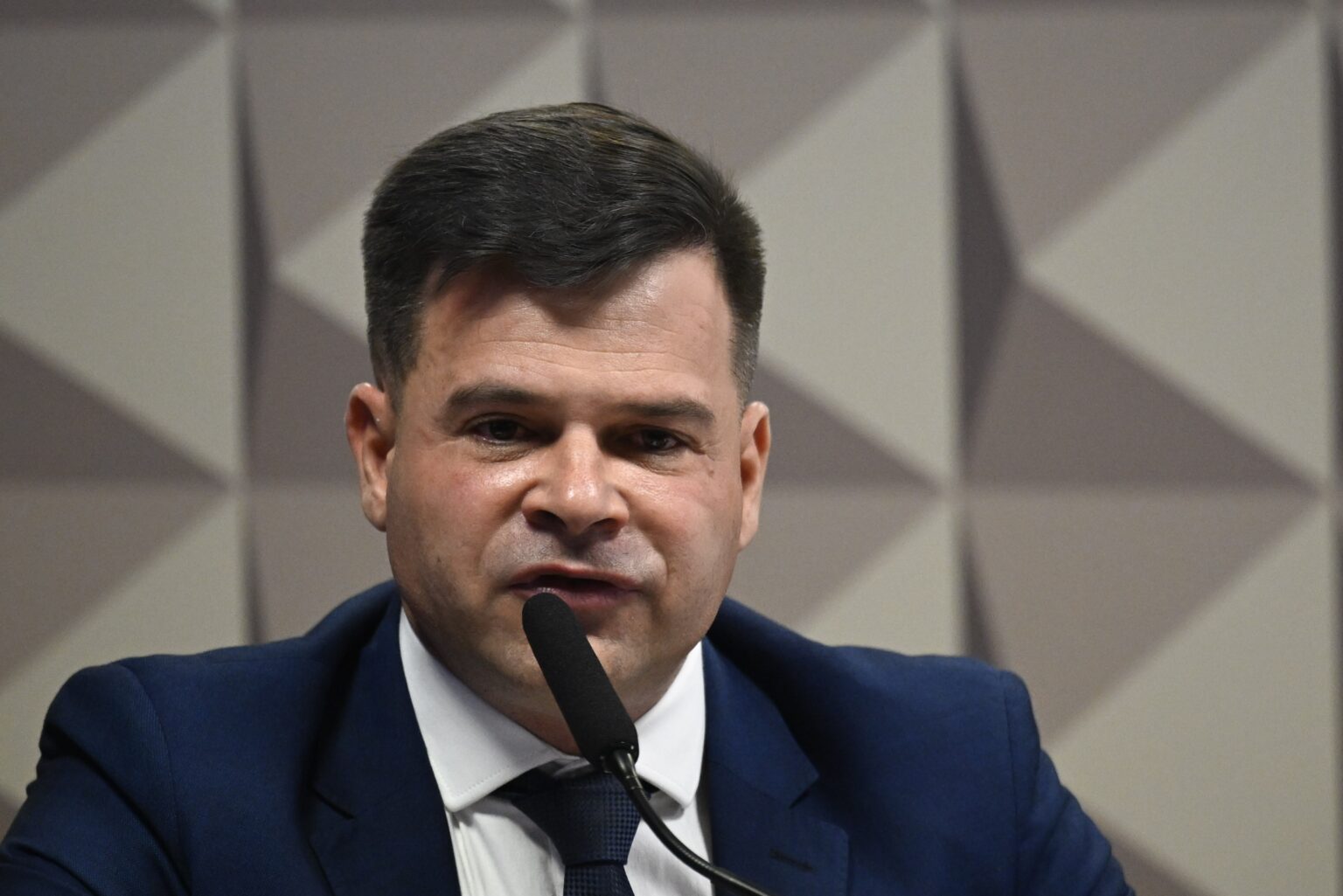 Ex-Diretor da PRF Recebe Mais de 24 Anos de Prisão por Crimes de Corrupção e Golpe