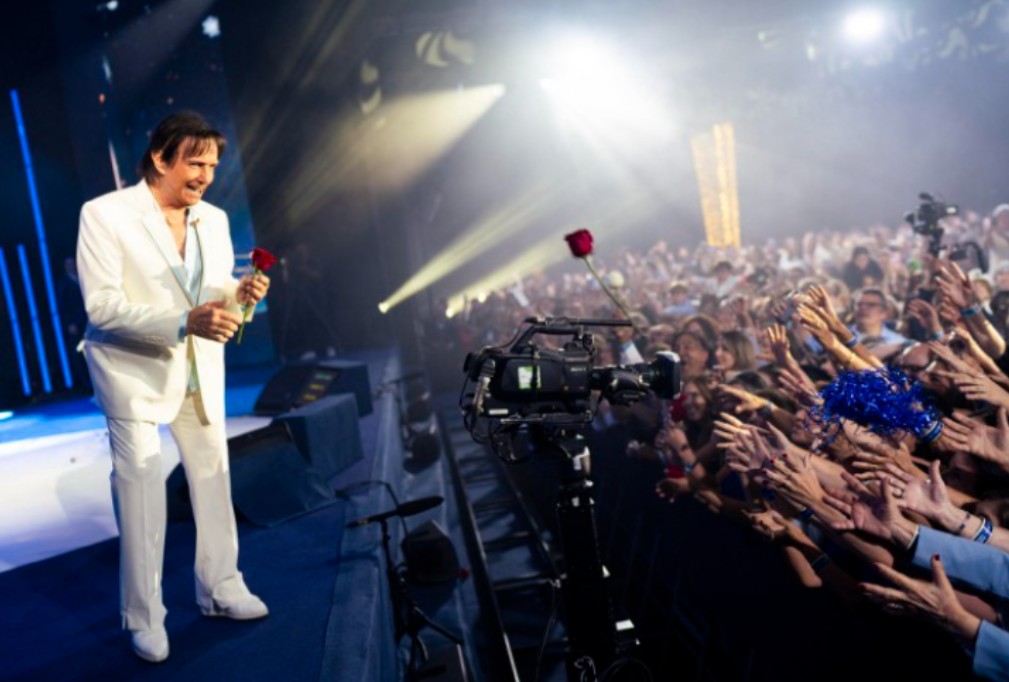 Fãs na Baixada: A Emoção de Ver Roberto Carlos em Show Gratuito