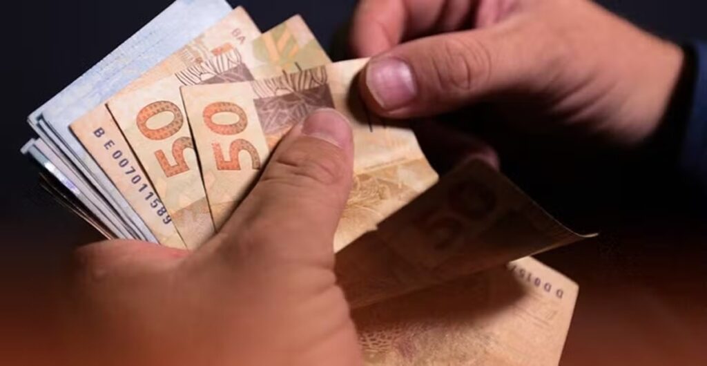 Justiça Obriga Governo do RN a Pagar 13º Salário de Servidores da Saúde até Dezembro