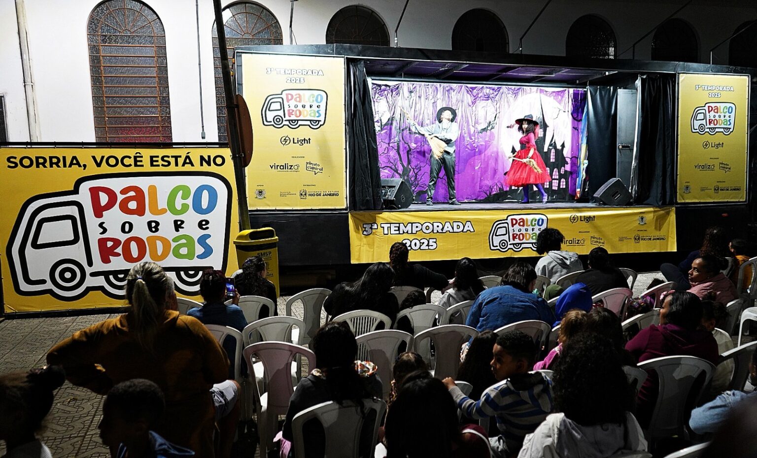 Palco Sobre Rodas: Cultura e Entretenimento Atingem Mais de 35 Mil Pessoas em Volta Redonda em 2025