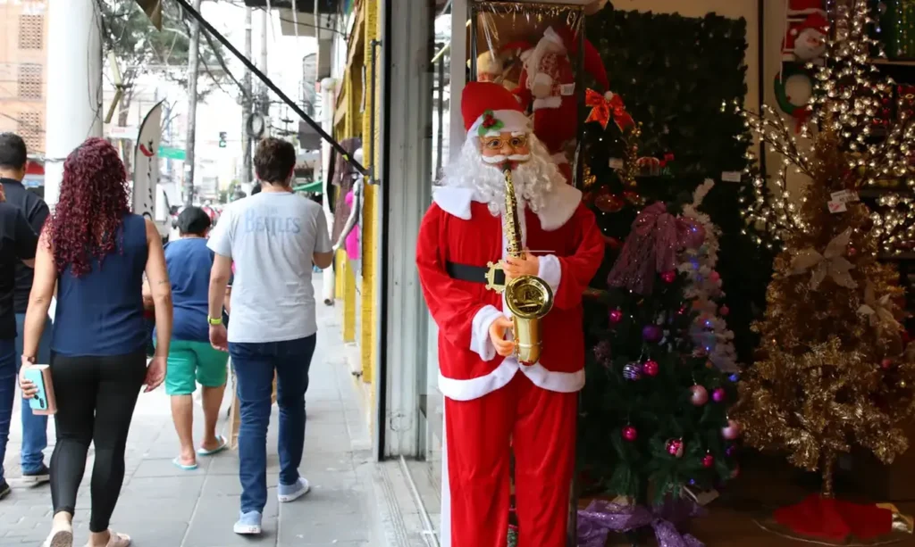 Como os Consumidores do Rio Usam o 13º Salário: Dívidas e Compras de Natal em Foco Imagem do artigo