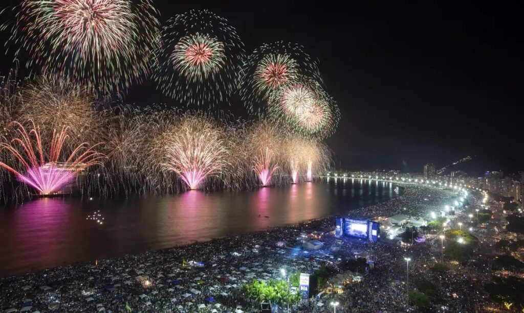 Reveillon do Rio de Janeiro: Uma Tradicional Celebração com Mais de 500 Anos de História Reveillon do Rio de Janeiro: Uma Tradicional Celebração com Mais de 500 Anos de História