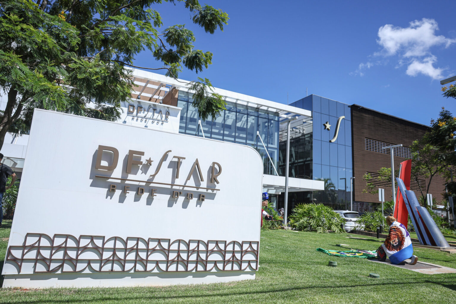 Saúde de Jair Bolsonaro: Carlos relata preocupações para cirurgia de hoje