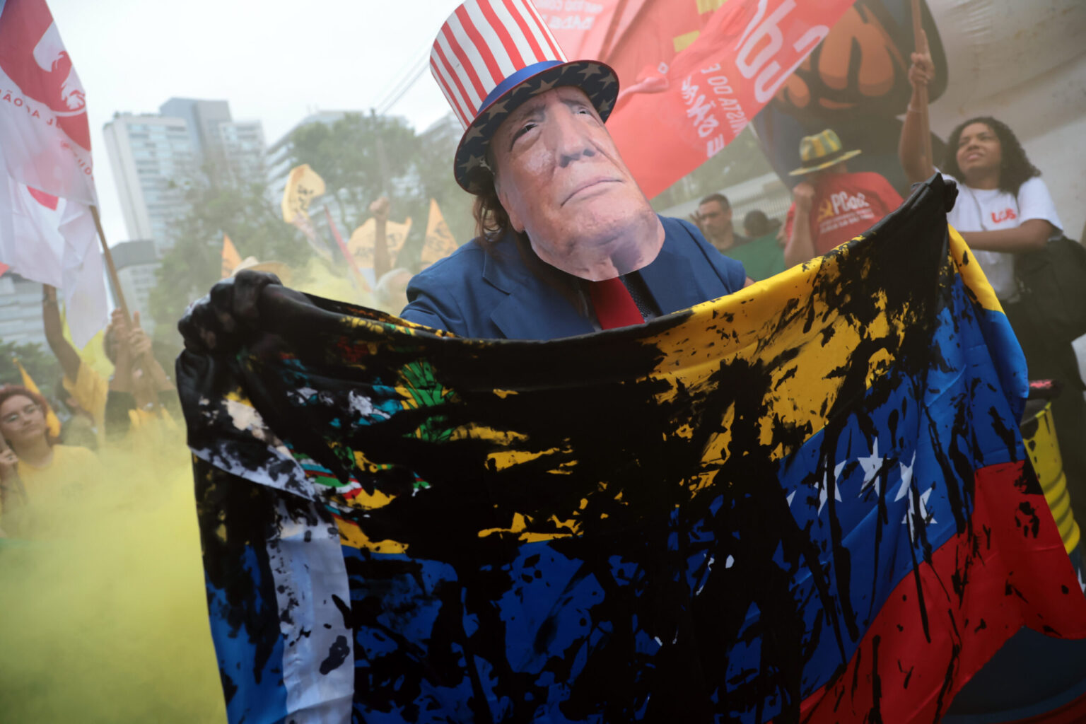 A Violência na Política Latino-Americana: Kast, Maduro e a Nova Doutrina de Segurança de Trump