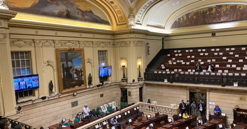 Alerj Demite 186 Funcionários e Realiza 20 Dispensas em Nova Reestruturação