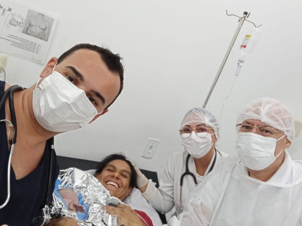 Bebê Recebe Nome do Médico: Uma História de Nascimento Surpreendente em Blumenau