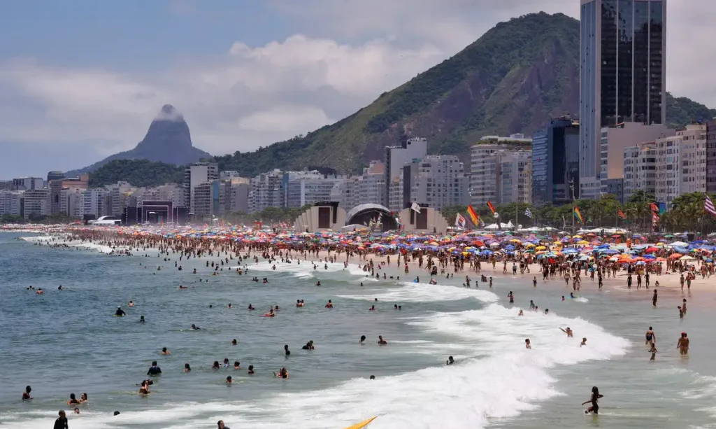 Brasil Atinge Recorde de Turismo em 2025 com Crescimento de Visitantes Chineses