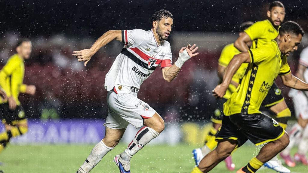 Calleri defende elenco do São Paulo e critica situação política do clube