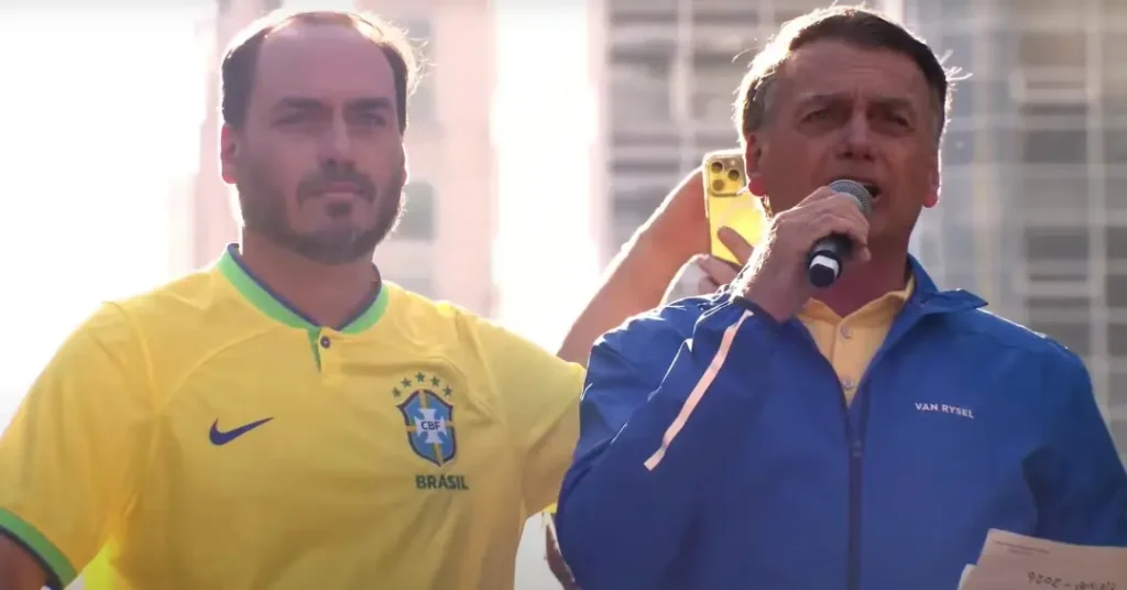 Carlos Bolsonaro Confirma Autorização de Jair para Visita a Tarcísio em SP Carlos Bolsonaro Confirma Autorização de Jair para Visita a Tarcísio em SP