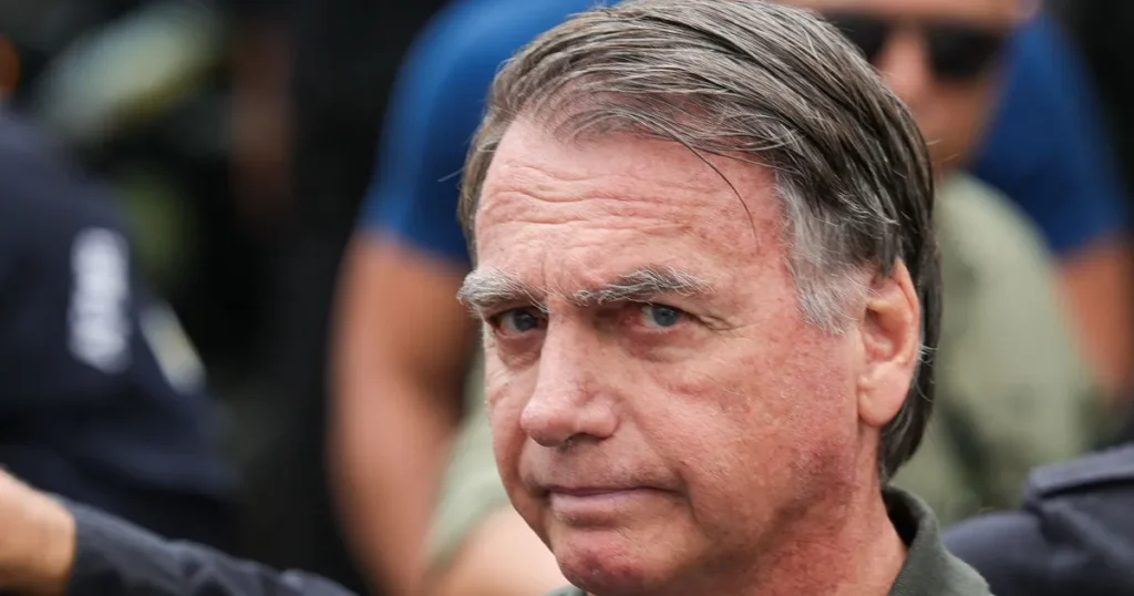 Carlos Bolsonaro Critica Decisão de Moraes sobre Domiciliar de Jair Bolsonaro