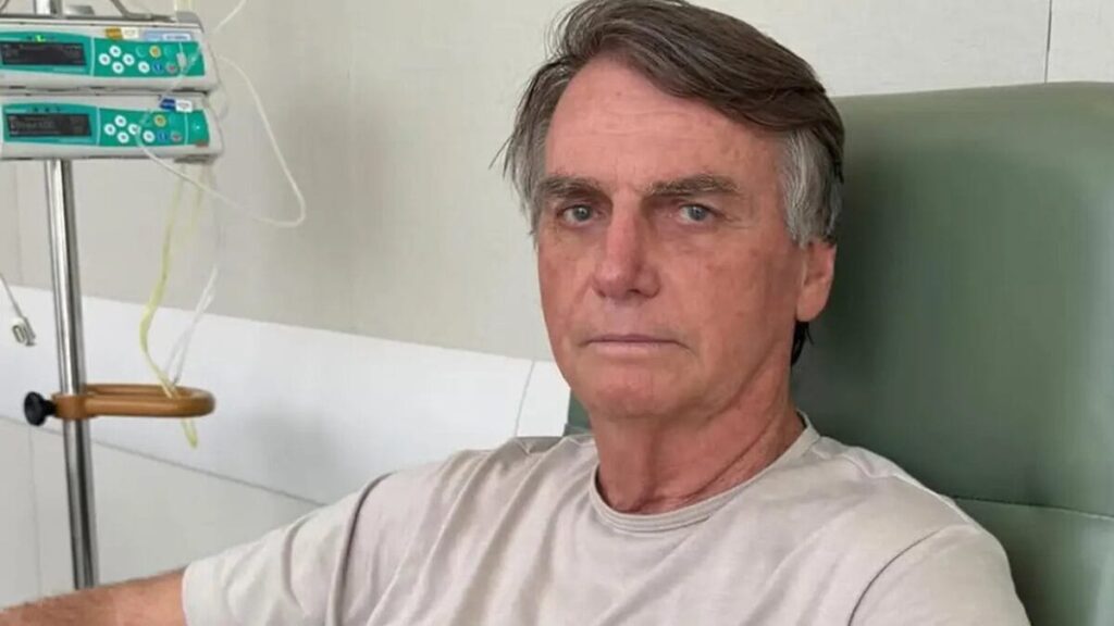 Carlos Bolsonaro Revela Agravamento na Saúde do Pai e Abalo Psicológico