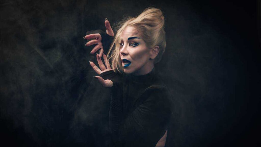 CHOQUE! Chega a São Paulo: o Impacto Teatral de Danielle Winits