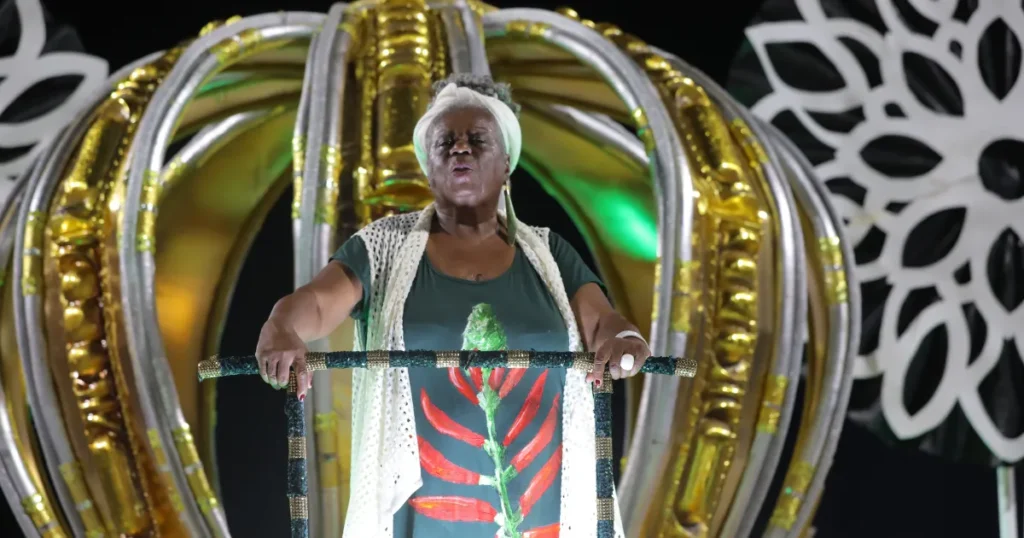 Conceição Evaristo marca presença no ensaio do Império Serrano na Sapucaí Conceição Evaristo marca presença no ensaio do Império Serrano na Sapucaí