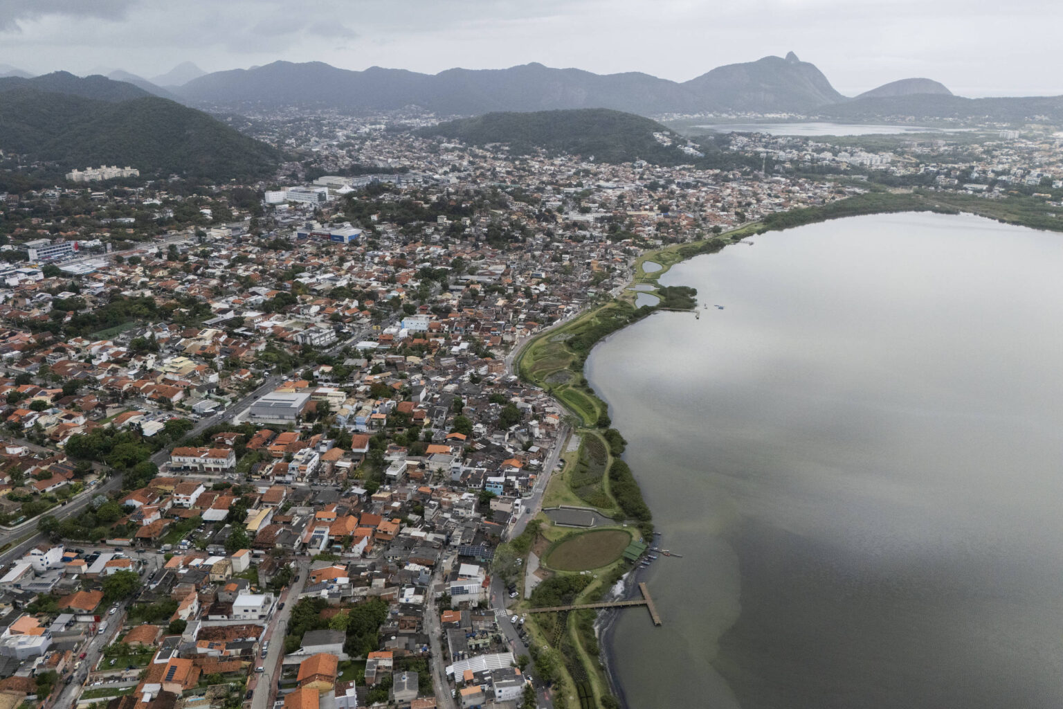 Concentração de Riquezas do Petróleo: Recordes do Pré-Sal e Desigualdades Regionais Concentração de Riquezas do Petróleo: Recordes do Pré-Sal e Desigualdades Regionais