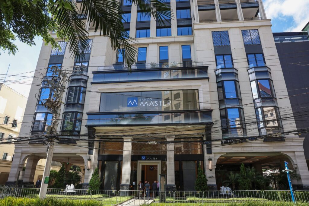 Corretoras são processadas por omissão de riscos em CDBs do Banco Master