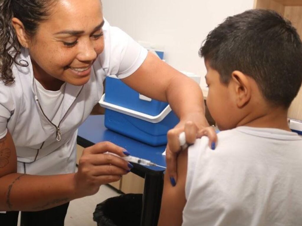 Crescimento de 44,8% na Vacinação Escolar em Santos em 2025 | Imunização é Essencial para Matrícula Crescimento de 44,8% na Vacinação Escolar em Santos em 2025 | Imunização é Essencial para Matrícula