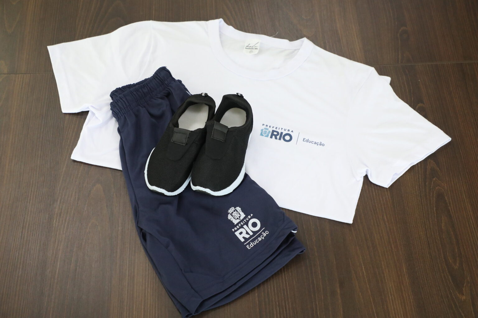 Dia do Acolhimento: Prefeito Recebe Alunos da Rede Municipal com Entrega de Uniformes e Materiais Dia do Acolhimento: Prefeito Recebe Alunos da Rede Municipal com Entrega de Uniformes e Materiais