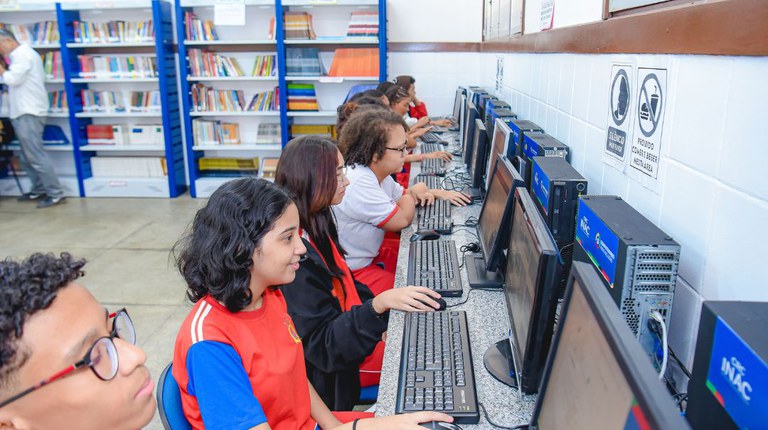 Escolas Conectadas: 4,6 mil Unidades Escolares no Rio de Janeiro Alcançam 68,4% de Conexão Escolas Conectadas: 4,6 mil Unidades Escolares no Rio de Janeiro Alcançam 68,4% de Conexão