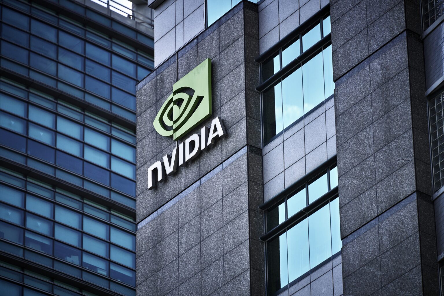 EUA Liberam Venda de Chips de IA da Nvidia para a China, Mas Impõem Restrições