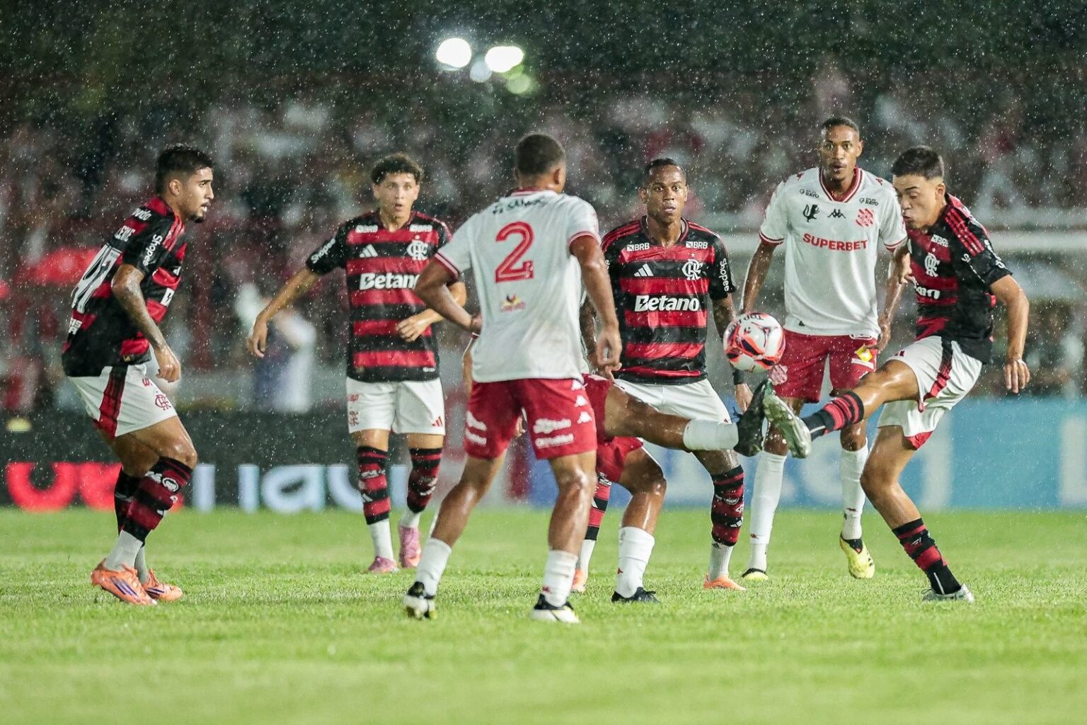 Flamengo Enfrenta Crise no Carioca: Garotos Precisam de Virada Contra Volta Redonda