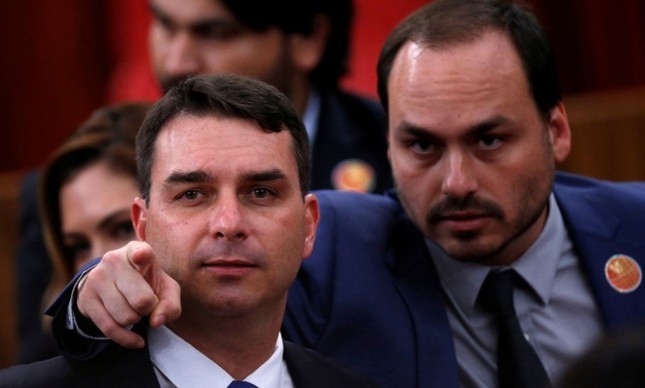 Flávio Bolsonaro Critica Decisão de Moraes que Negou Domiciliar a Bolsonaro: ‘Cheia de Sarcasmos’ Flávio Bolsonaro Critica Decisão de Moraes que Negou Domiciliar a Bolsonaro: 'Cheia de Sarcasmos'