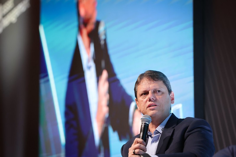 Governador Tarcísio Critica Relação do Brasil com Maduro: 'Irrelevância' e 'Cinismo' na Política Ext