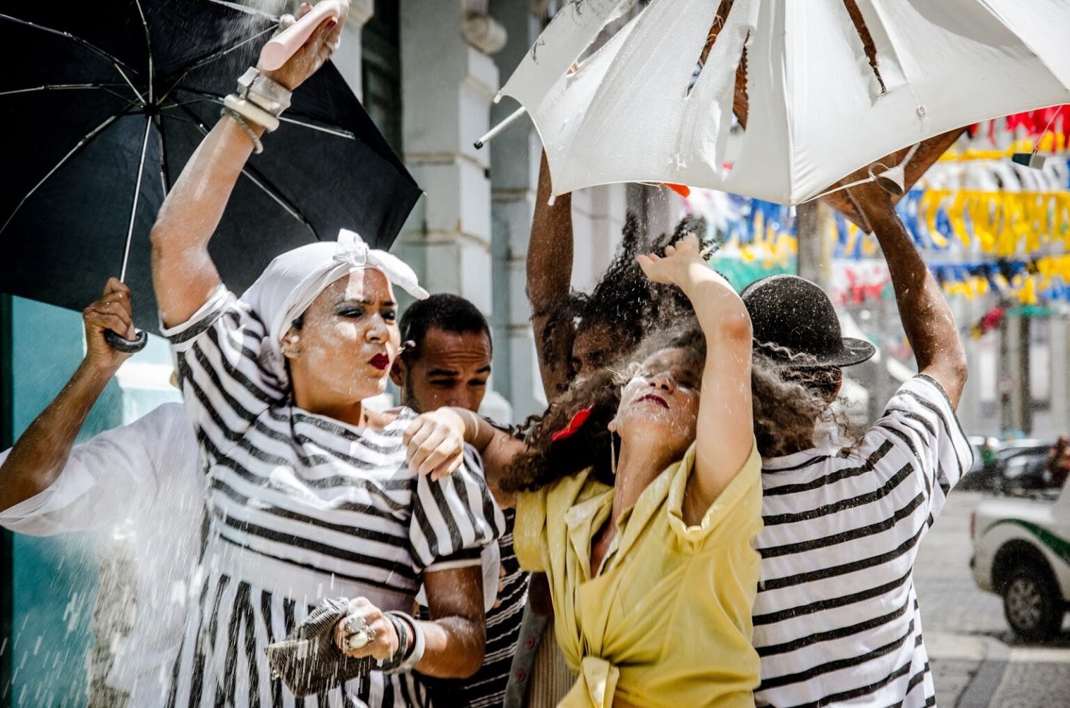 Guerreiros do Passo: O Frevo que Brilha no CasaBloco Após Cannes