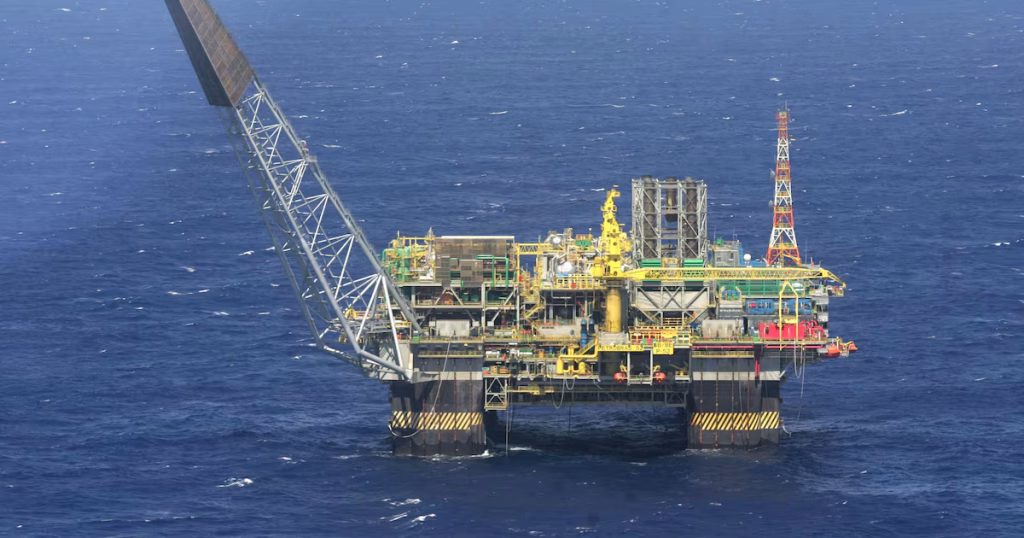 Indústria Extrativa em Alta: Petróleo Impulsiona PIB Brasileiro até 2026