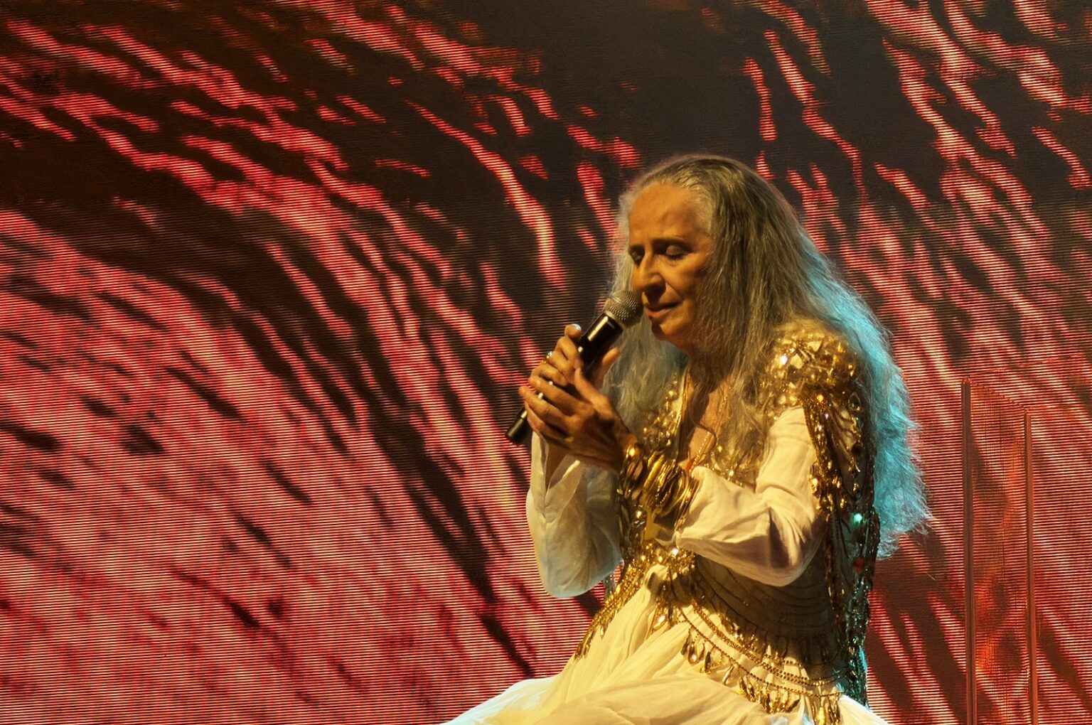 Maria Bethânia Celebra 60 Anos de Carreira com Show Memorável no Rio