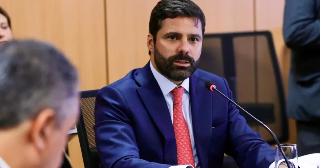 Ministro Interino da Justiça: Governo Aguarda Decisão Crucial de Lula