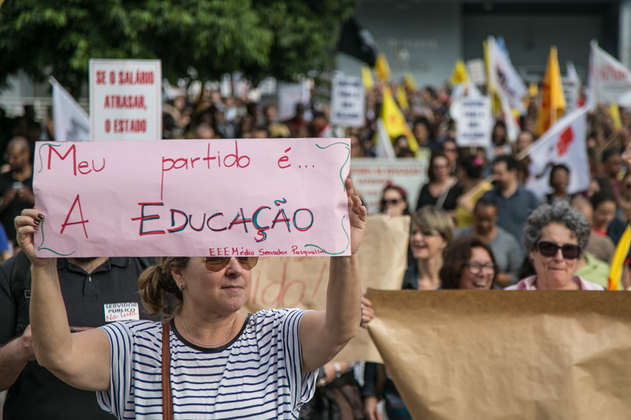 Mobilizações pela Educação Pública: Reflexões Necessárias Mobilizações pela Educação Pública: Reflexões Necessárias