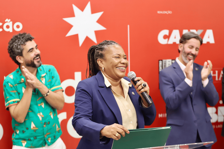 O Reinado do Riso: Ministra Margareth Menezes Lança Exposição na Caixa Cultural Brasília O Reinado do Riso: Ministra Margareth Menezes Lança Exposição na Caixa Cultural Brasília