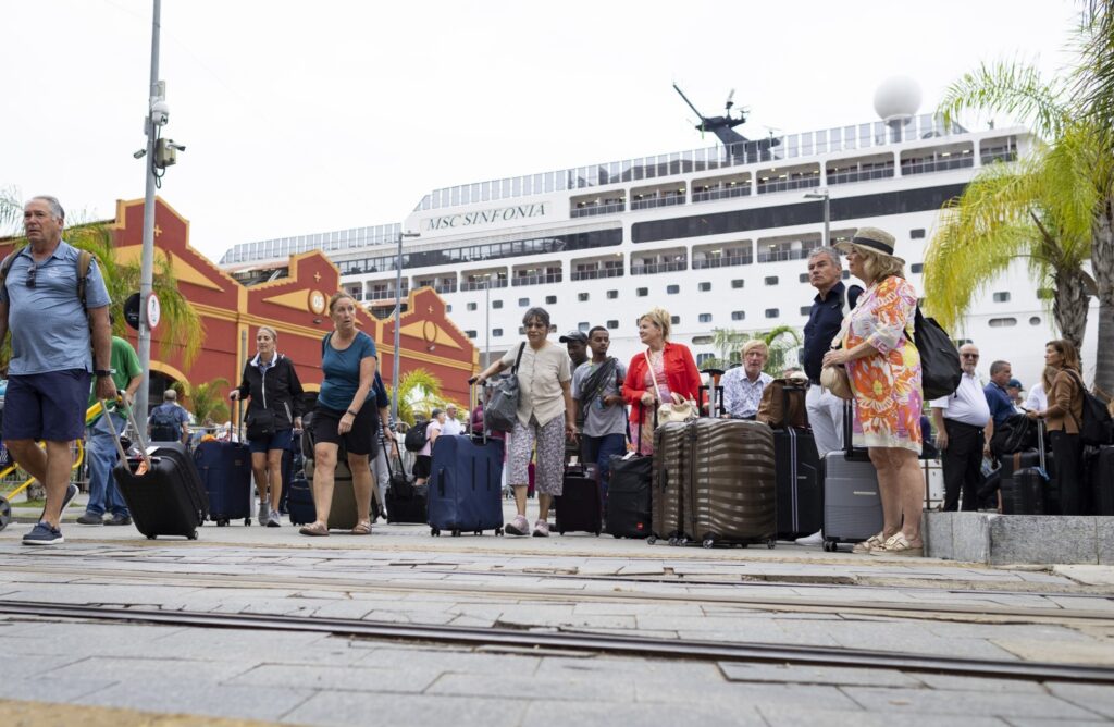 Os Desafios e Oportunidades do Boom Turístico no Rio: Sugestões de Cariocas e Visitantes Os Desafios e Oportunidades do Boom Turístico no Rio: Sugestões de Cariocas e Visitantes