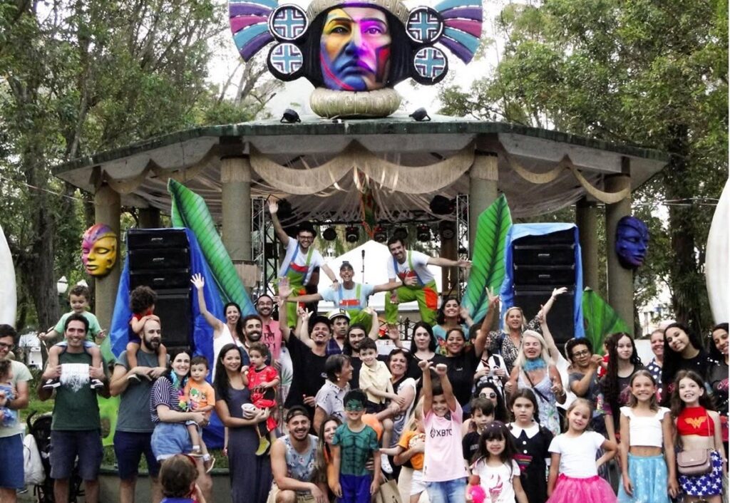 Palco Alternativo 2026: Alquimia Tropical Brilha no Carnaval de Nova Friburgo Palco Alternativo 2026: Alquimia Tropical Brilha no Carnaval de Nova Friburgo