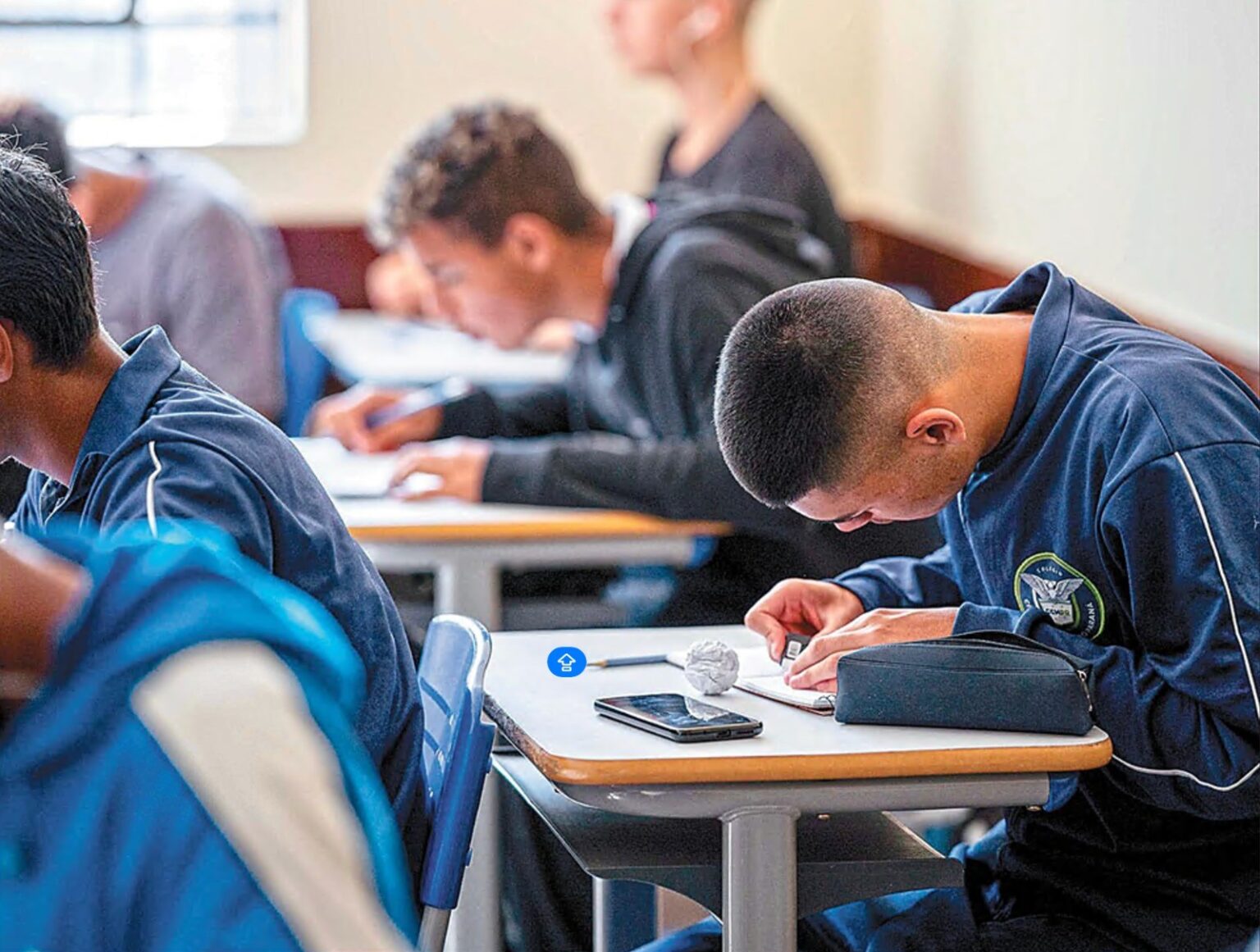 Paraná Avança em Iniciativas Educacionais em Meio a Conflitos com o Governo Federal