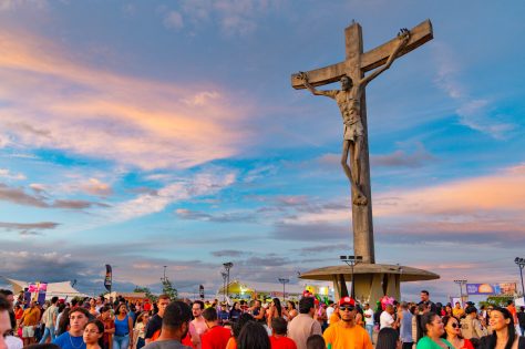 PM no Pôr do Sol: Evento Retorna ao Cristo de Mário Cravo e Atrai Grande Público