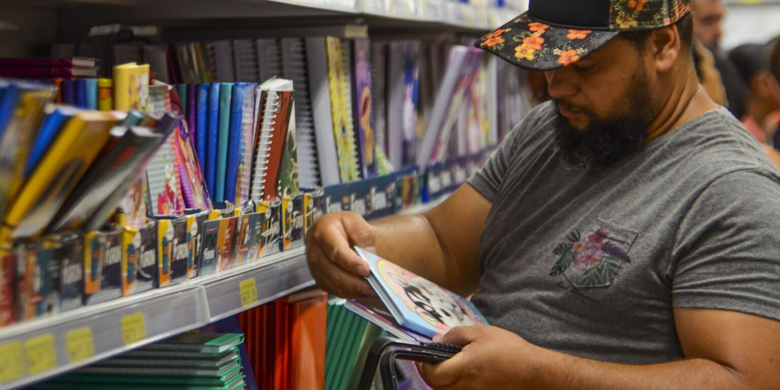 Reaproveitamento de Material Escolar: Estratégia de 80% dos Brasileiros na Volta às Aulas