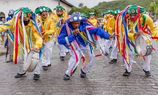 Reisado Águia de Ouro Encanta no RioMar Aracaju: Uma Celebração Cultural