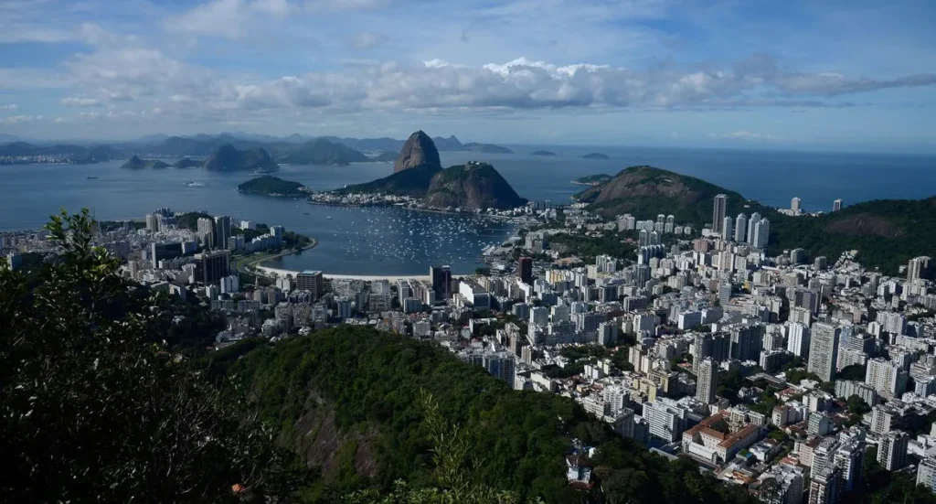Rio de Janeiro Registra Recorde de Turistas Internacionais em 2025