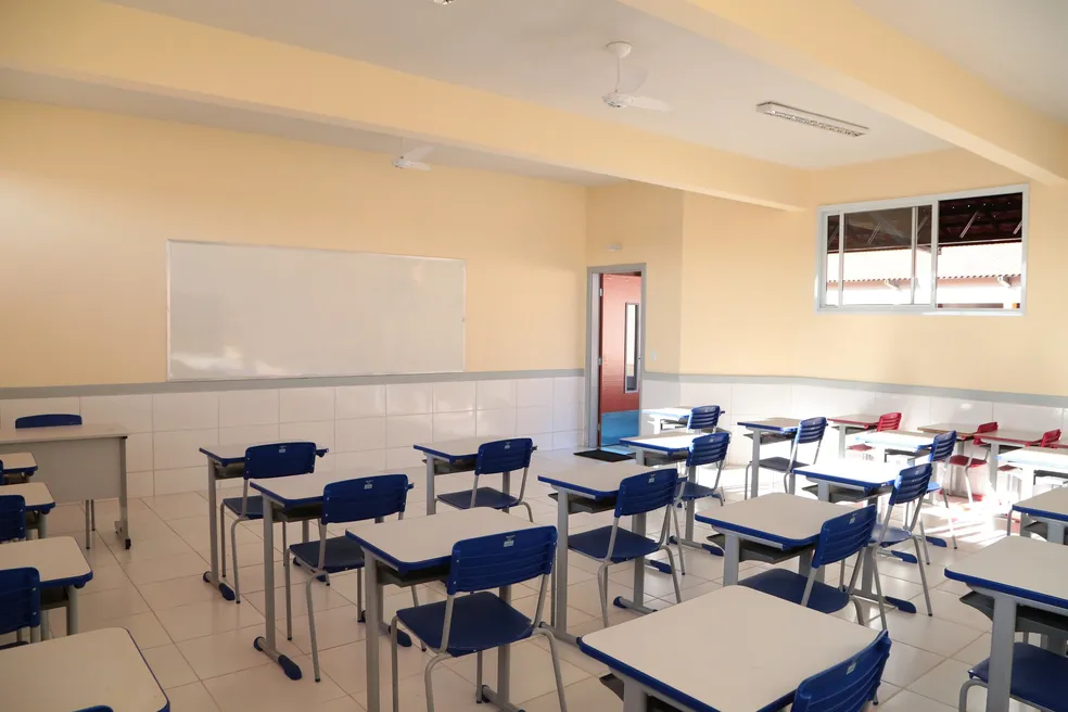 Seeduc RJ Anuncia 1.750 Vagas Temporárias para Professores com Salários de até R$ 3,6 mil