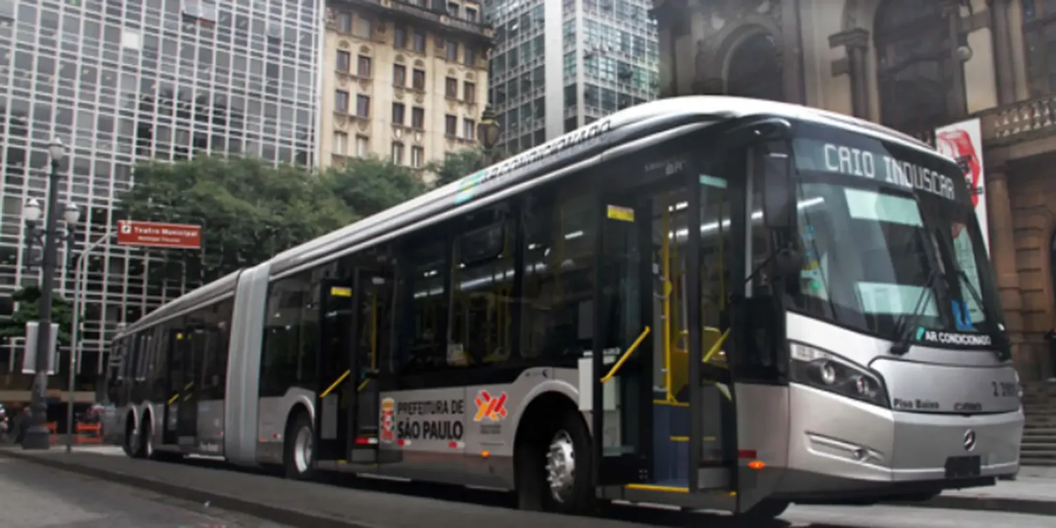 Tarifa de ônibus em São Paulo aumenta 6% e chega a R$ 5,30